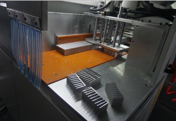 【厦门】铝合金散热器高精密锯切，用邓氏全封闭分离式切铝机