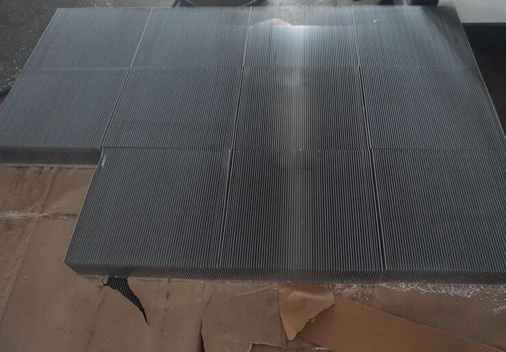 【苏州】这款铝合金散热器切割机，帮助五金加工厂赵总维持生计