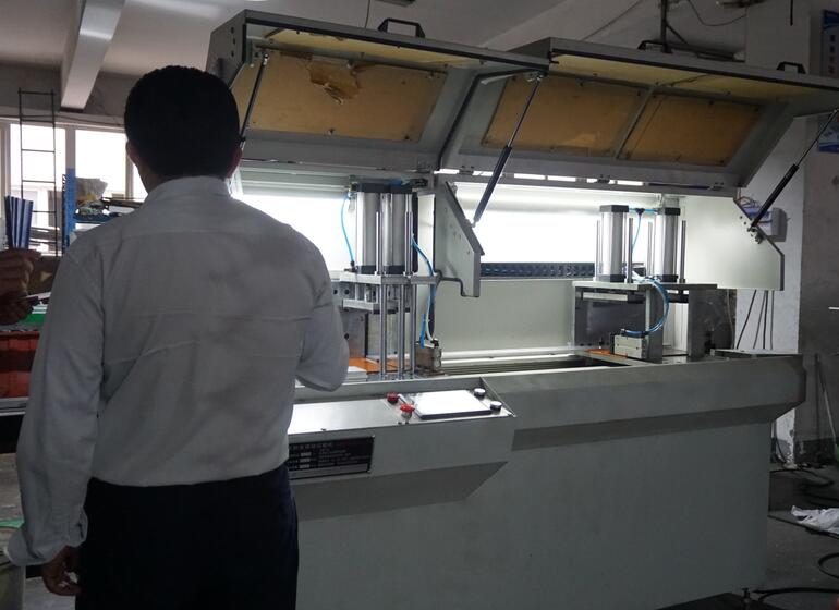 【四川】邓氏DS-A450-3分离式切铝机，锯切汽车配件用异性空心、实心铝棒