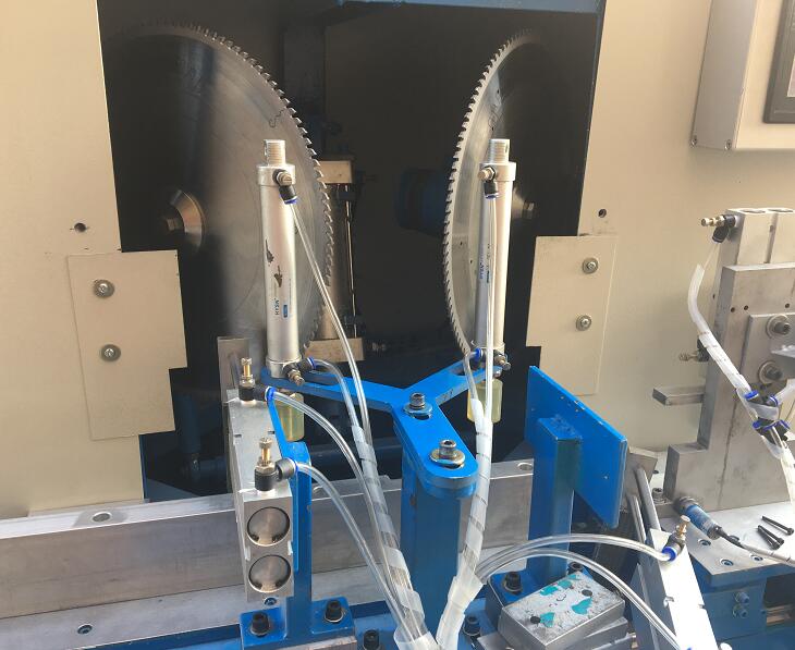 铝型材切割机切割广告灯箱专用，45度角边框无缝衔接【江苏案例】